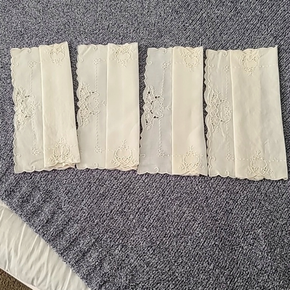 Belgian Fine Embroidered Linen Placemats (4)